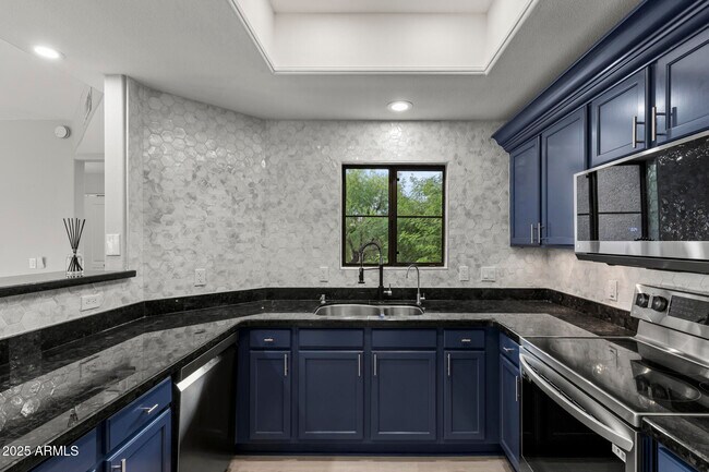 Building Photo - 11680 E Sahuaro Dr