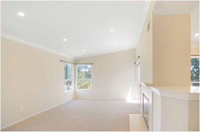 Building Photo - 6 Corniche Dr