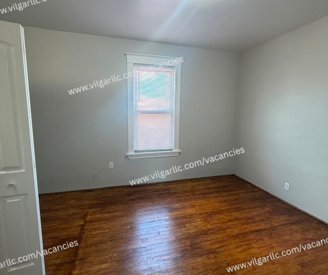 Building Photo - 3824 Fir St