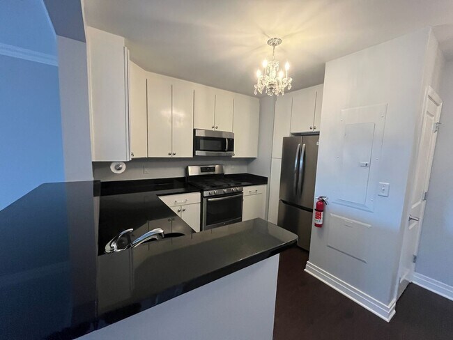Building Photo - UPDATED Modern 1BR at The Artisan | Downto...