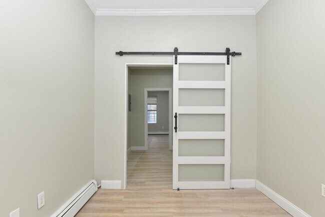 Building Photo - 531 28th St