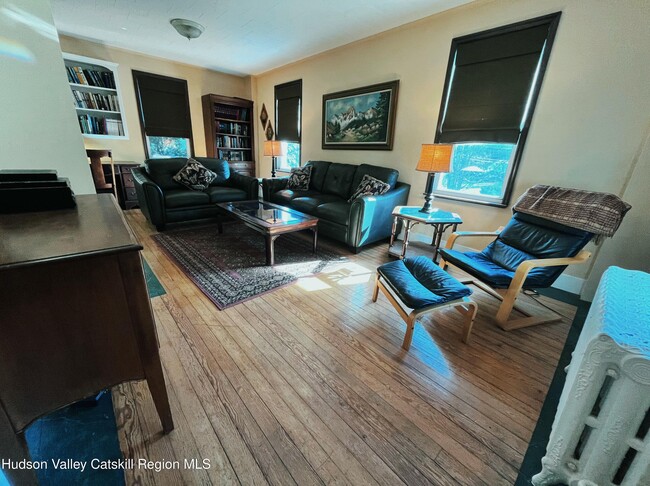 Building Photo - 6 Penrose Park