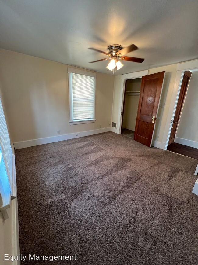 Building Photo - 3 br, 2 bath House - 207 E. Howard St.
