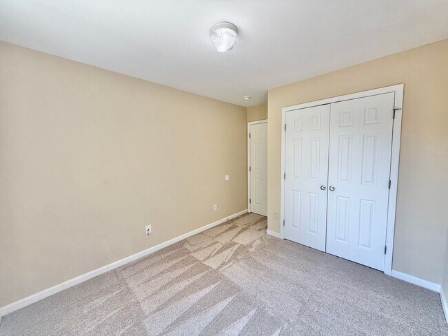 Building Photo - 3932 Laurel Glen Dr