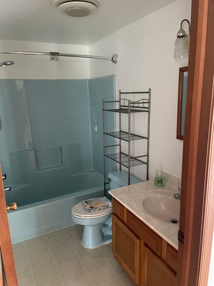 Building Photo - 677 Valley Rd