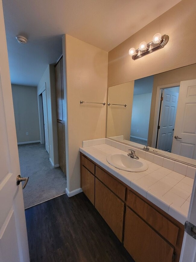 Building Photo - 2313 W Lark Ave