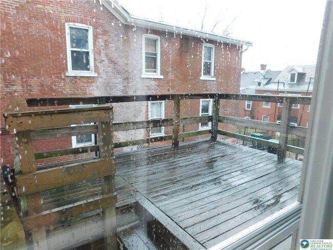 Building Photo - 536 Hayes St