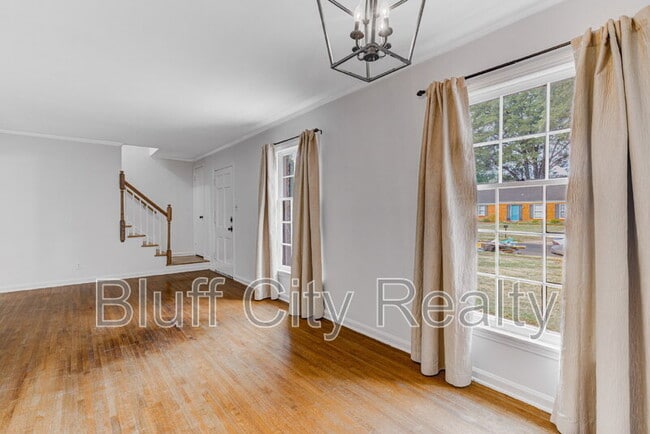 Building Photo - 1620 Sterling Dr