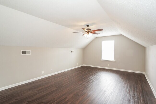 Building Photo - 601 Niagra Ln