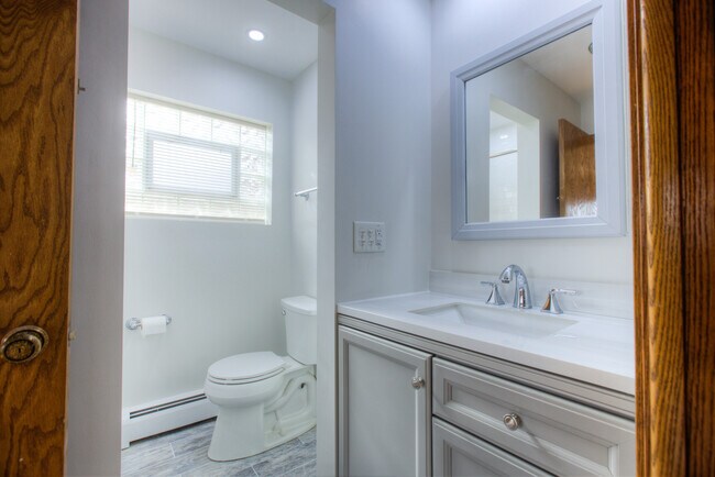 Building Photo - 5715 N Cicero Ave