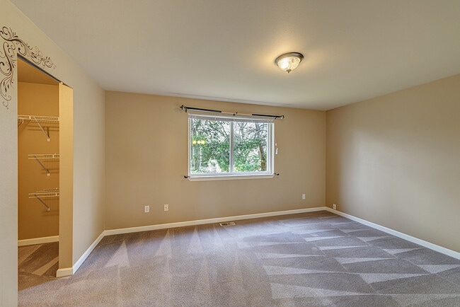Building Photo - Monroe Two-Story Three Bed, 2.5 Bath