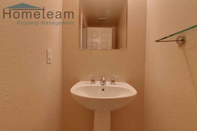 Building Photo - 2BR/2.5BA 1458 SQFT Eastlake/Chula Vista T...