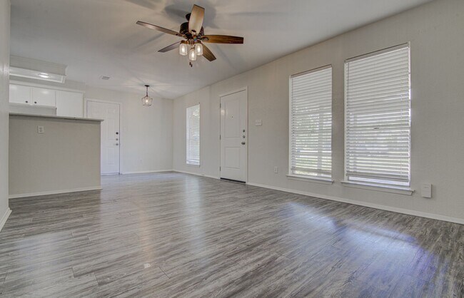 Building Photo - 5301 Indio Cir