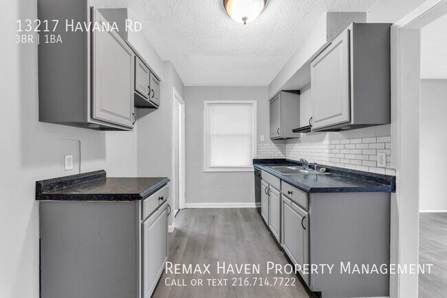 Building Photo - 13217 Havana Rd, Garfield Hts - Spacious 3...