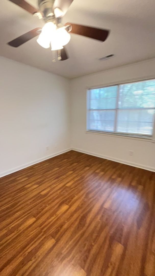 Building Photo - 3 Bedroom 2 Bath in Crowfield