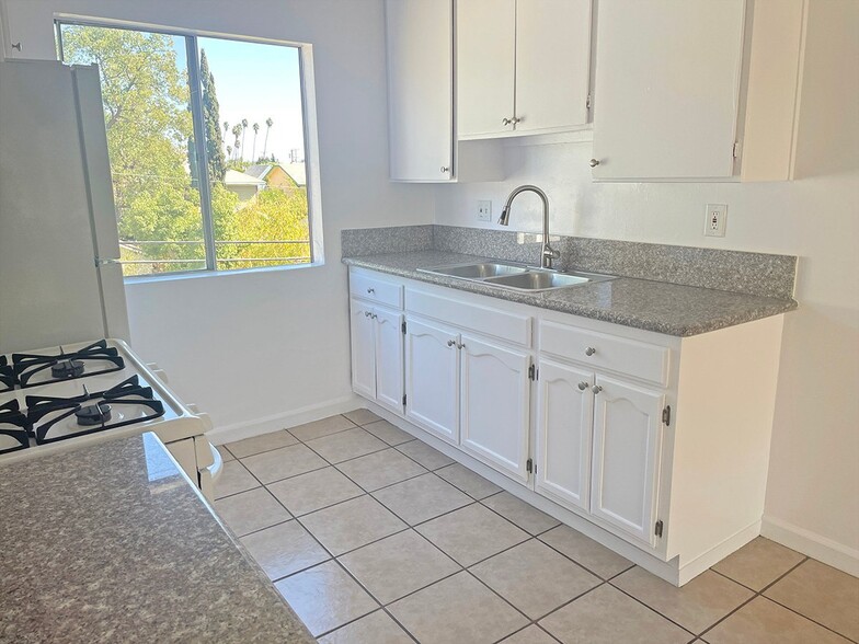 Building Photo - 407 N Avenue 50