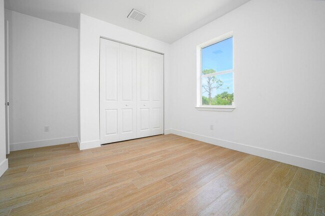 Building Photo - 15261 Brainbridge Cir