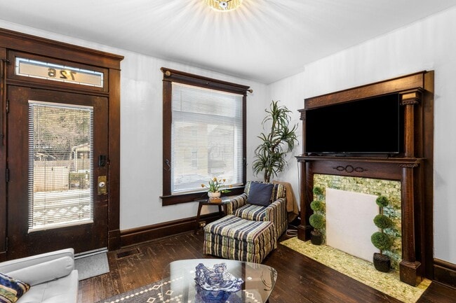 Building Photo - 726 Kerr St