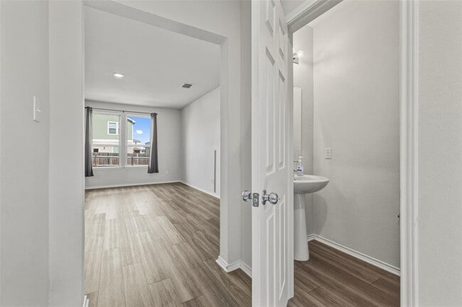 Building Photo - 201 Katie Elder Dr