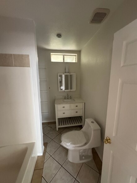 Building Photo - 4037 W 23rd St