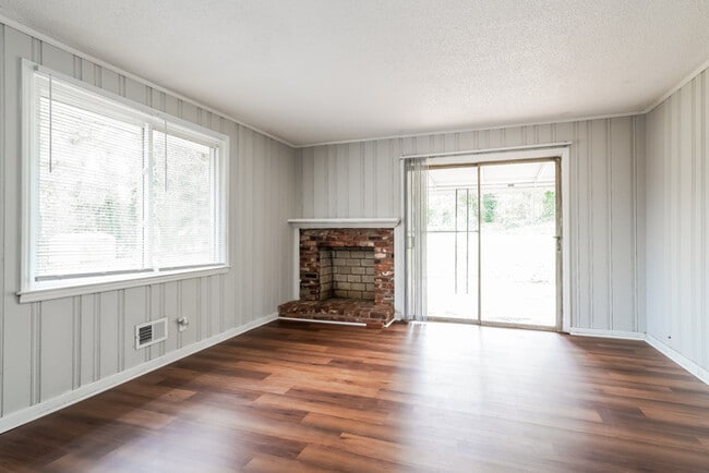 Building Photo - 311 E Dorchester Blvd