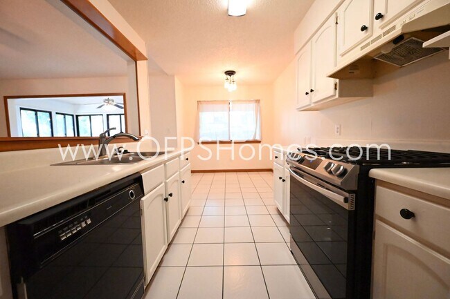 Building Photo - Ranch Style Home in Niceville