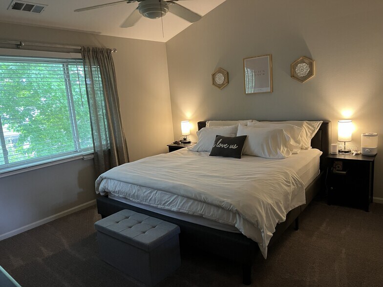 Building Photo - 2128 Fulham Dr