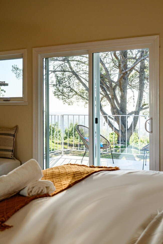 Building Photo - 10961 Limetree Dr