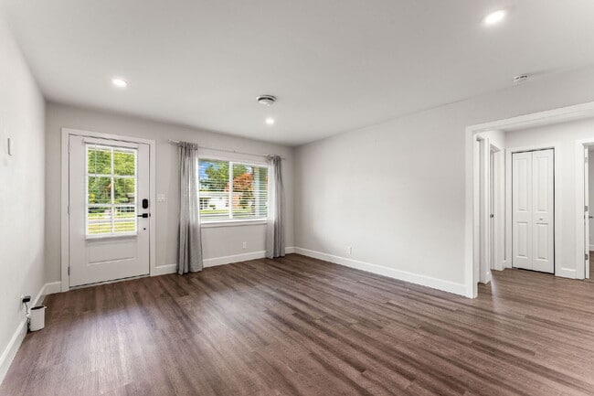 Building Photo - Charming 4-Bed with 2 Full Baths and Large Fenced-in Yard in the Heart of Clermont!