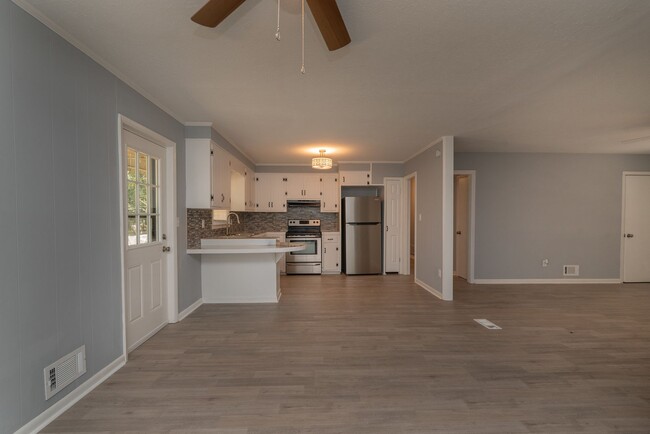 Building Photo - Updated 3 bed/2 bath home for lease in Old...