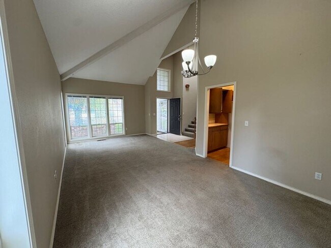 Building Photo - GREAT HOME IN CASCADE PARK. 3 bedrooms, 2 ...