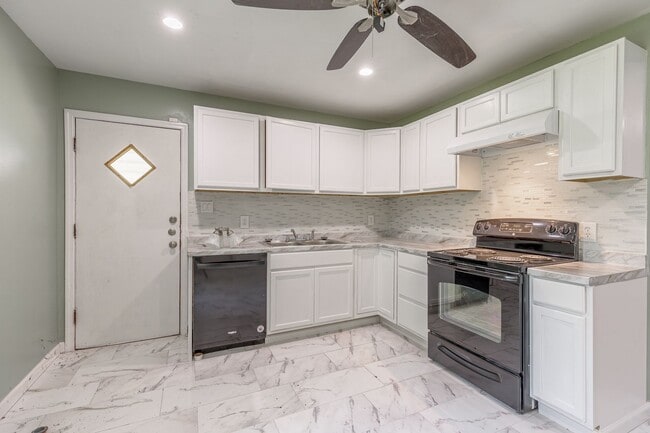 Building Photo - A Haven of Comfort and Convenience