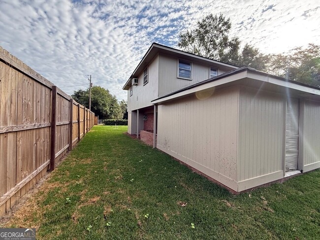 Building Photo - 412 Roberson St