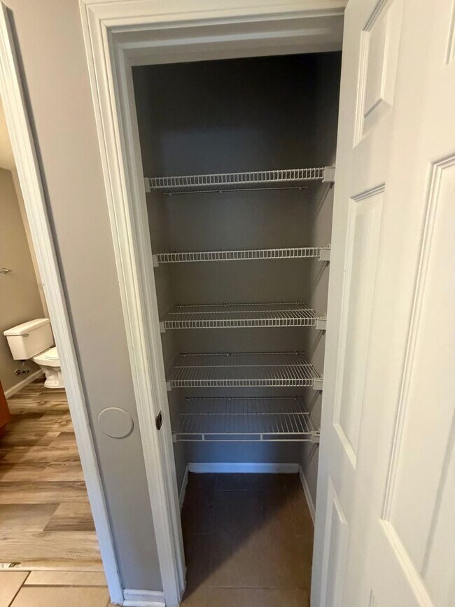 Building Photo - 2BR/1BA Duplex Home in Hallsville, MO