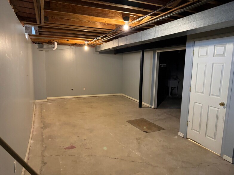 Building Photo - 41481 Cumberland Dr