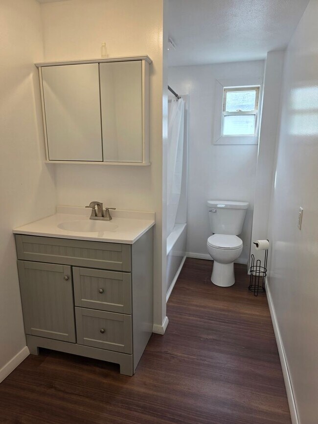 Building Photo - Remodeled 3-Bedroom, 1-Bathroom Home with Basement & Garage – $1,550/Month | Accepting Section 8