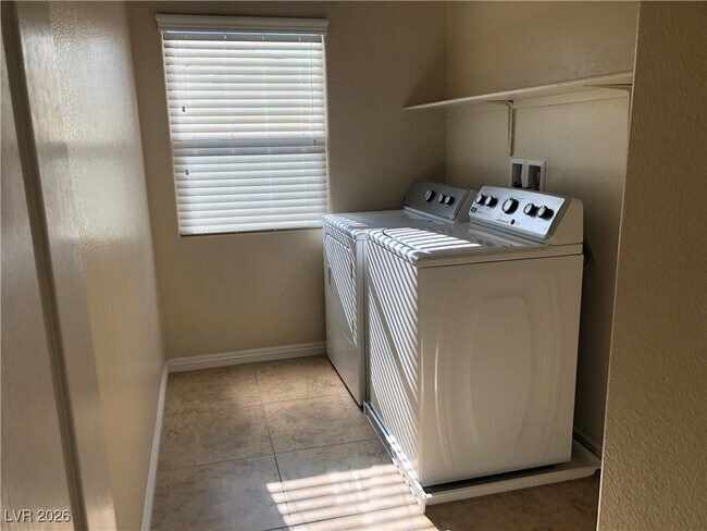 Building Photo - 9642 Volk Ave