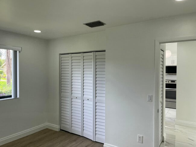 Building Photo - 10212 Boca Bend E