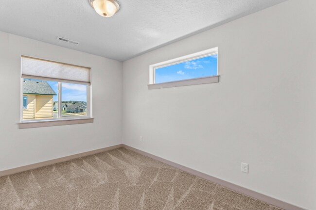 Building Photo - 2523 NW Spruce Pl