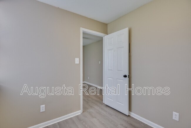 Building Photo - 323A Verdery Dr
