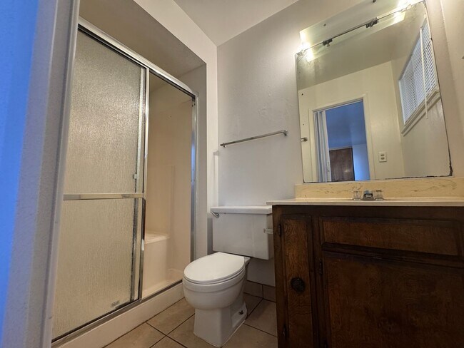 Building Photo - Four Bed, Two Bath Home In North Stockton