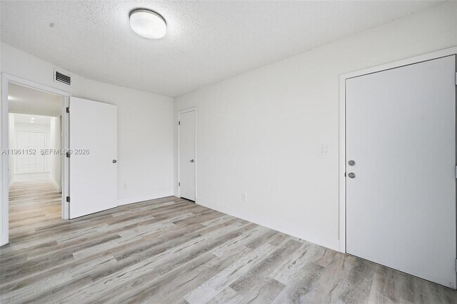 Building Photo - 1281 W 42nd St