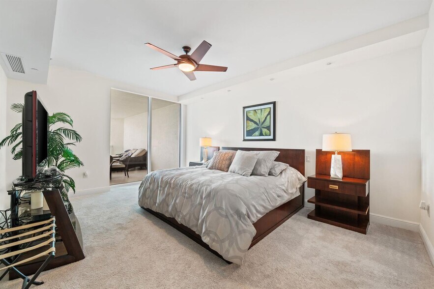 Building Photo - 101 S Fort Lauderdale Beach Blvd