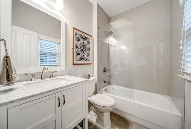 Building Photo - 739 Saint Charles Ave NE