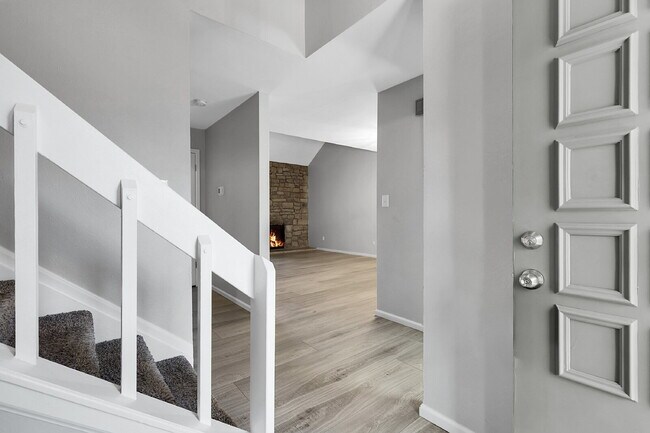 Building Photo - $2,400 - 3 Bed, 2.5 Bath Townhome with Fin...