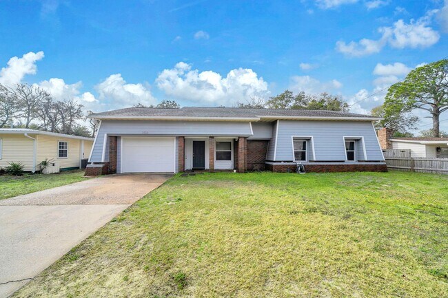 Building Photo - Astounding 4 Bedroom House for Rent!