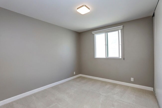 Building Photo - Updated & super clean 3 Bed/ 2 Bath Daly City home. YouTube Tour!