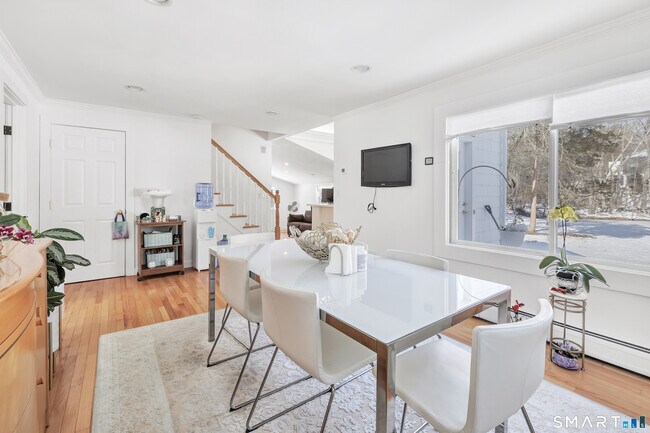 Building Photo - 70 Cranbury Rd