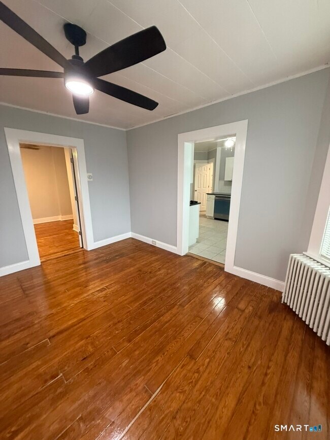 Building Photo - 319 Delavan Ave