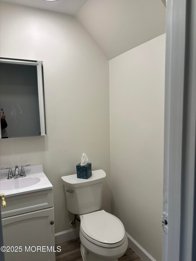 Building Photo - 159 Village Green Way